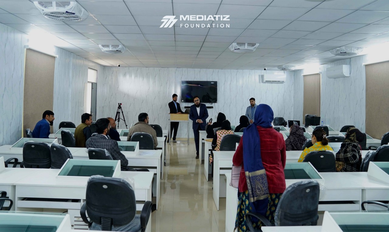 02_standing-02_1280x765